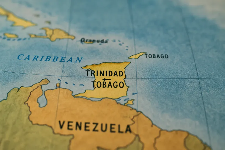 Trinidad en tobago op de kaart: aan de zuidrand van de cariben, dicht bij zuid-amerika